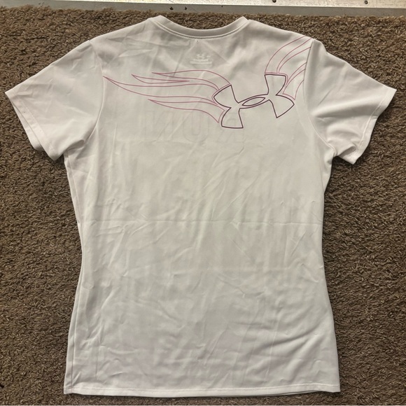 Under Armour Woman Small White Heat Gear T-shirt Graphic design Like new shape - Picture 9 of 9